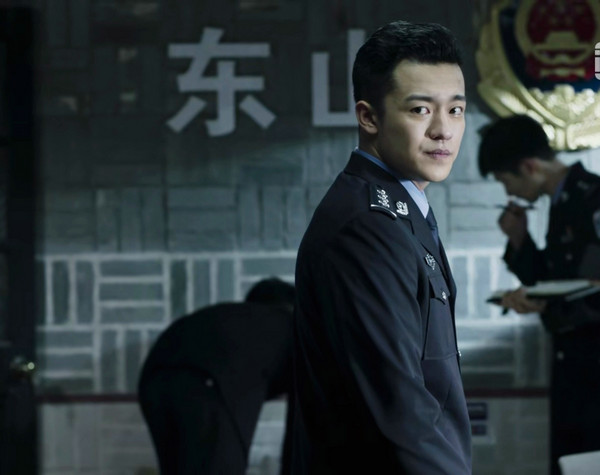 《破冰行动》高智商蔡心破圈 戏外做过警察网友赞人戏合一
