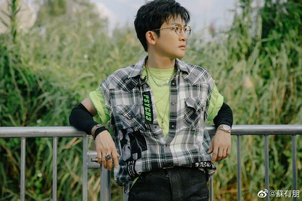 苏有朋晒照显潮范儿 帅气有型颜值超能打