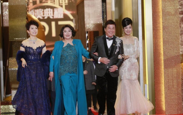 TVB台庆红毯 《溏心风暴3》主演四人携手亮相亲密十足
