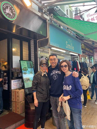 刘嘉玲刘青云同框合影 笑容灿烂心情大好